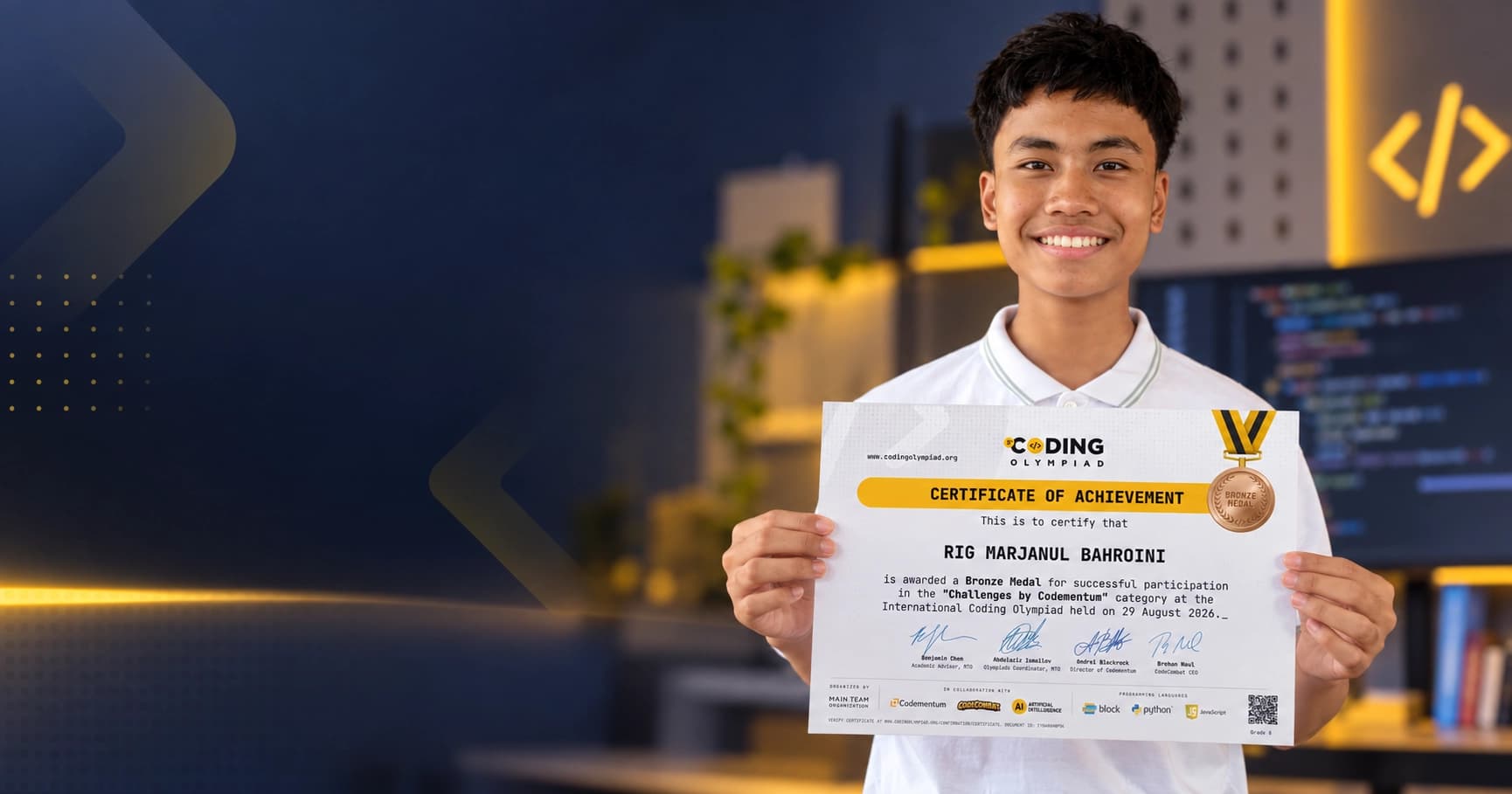 Rig, murid Supercoder Balikpapan, memegang sertifikat medali perunggu International Coding Olympiad 2026